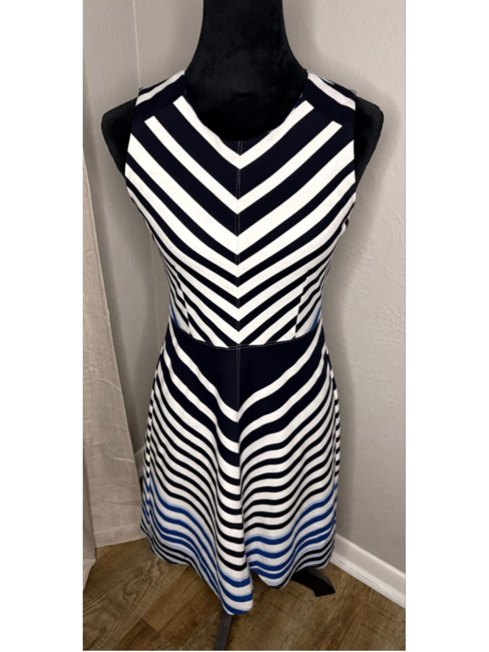 Esley Striped Blue White Sleeveless Dress Size 6 - Picture 1 of 4